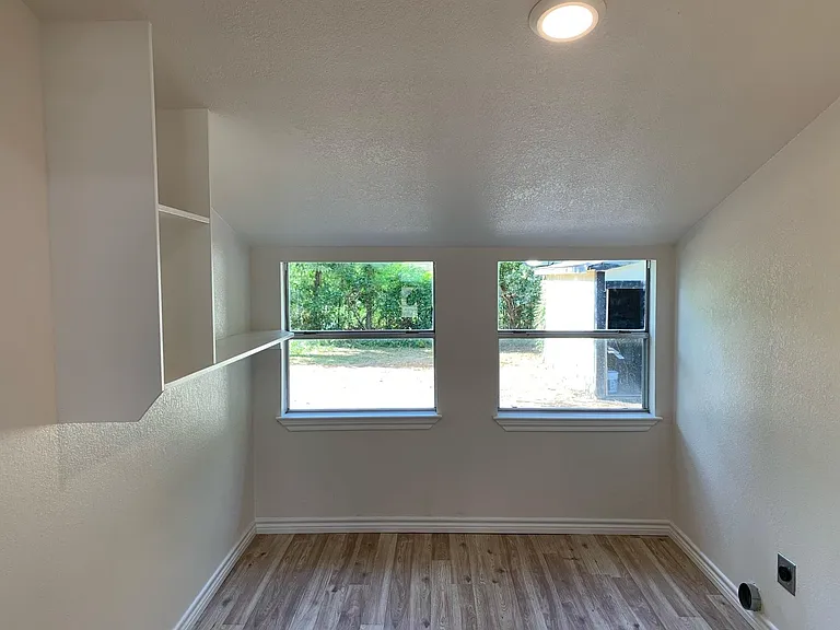 820 W Crawford St — Photo 12