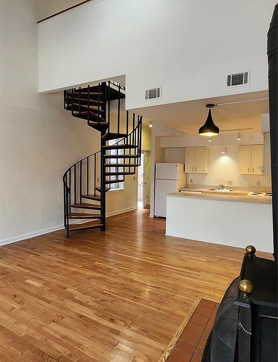 1st image of 1014 Russell Blvd Floor 2