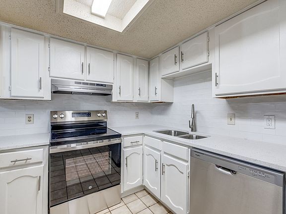 5th image of 610 Starlinda Ct APT B