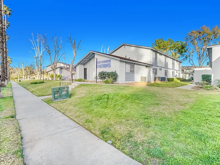 Las Casitas Apartments - Redlands, CA — Photo 24