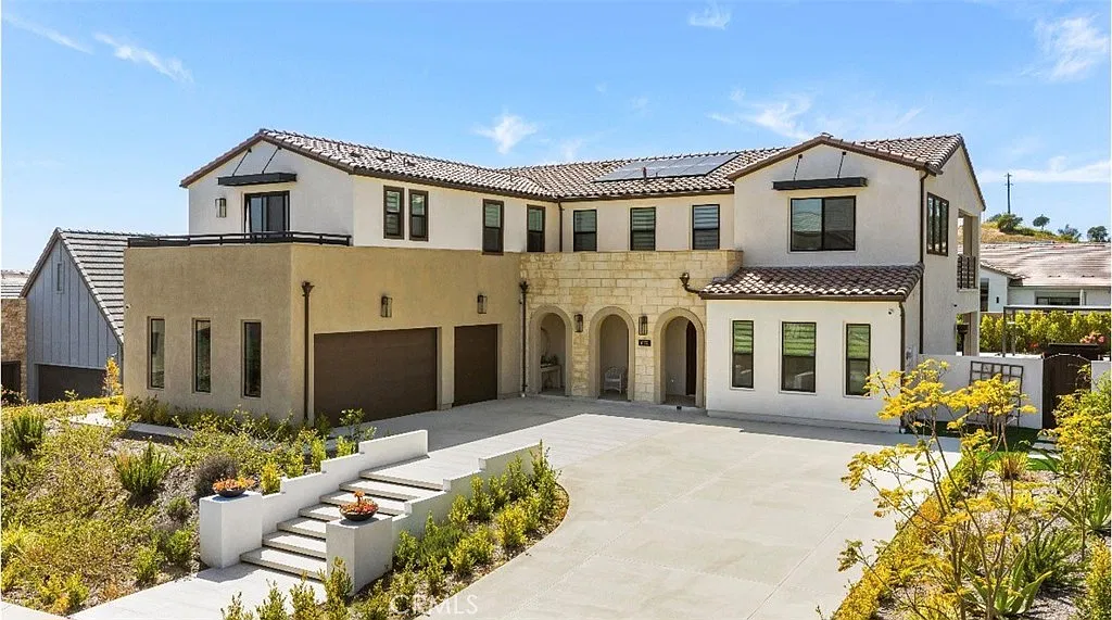 5 bed, 5.5 bath, 4815 sqft, $11,000 — Photo 1