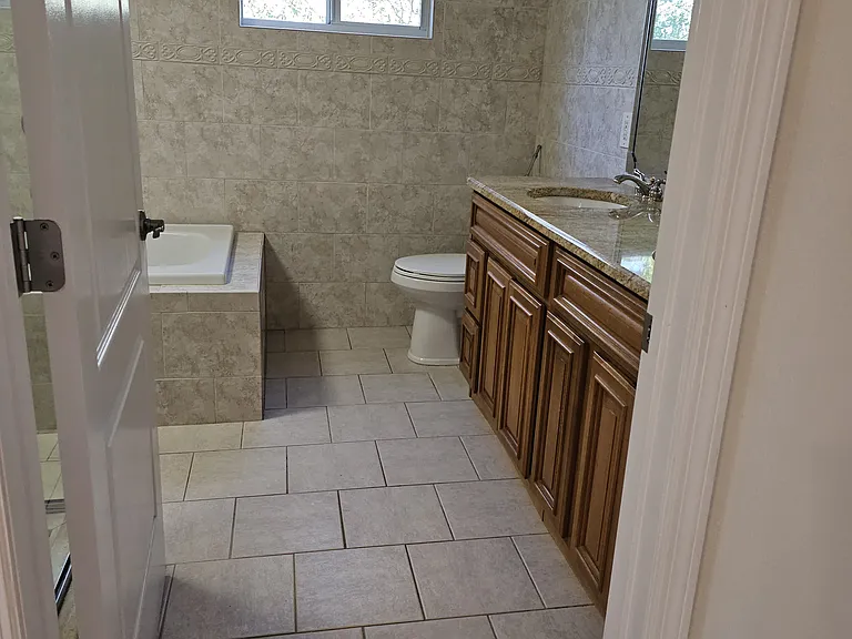 Masters Bath with jacuzzi