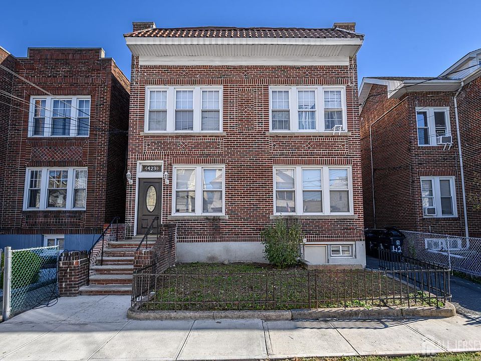 1st image of 427-429 N 12th St