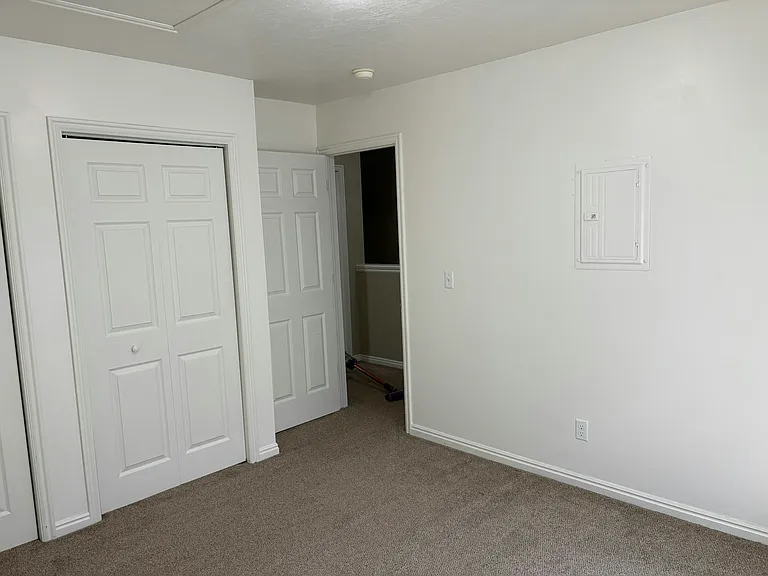 586 Legacy Ln — Photo 5