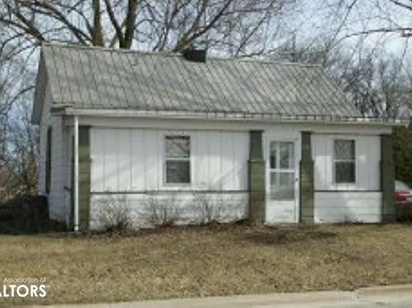 118 N Gear Ave, West Burlington, IA 52655