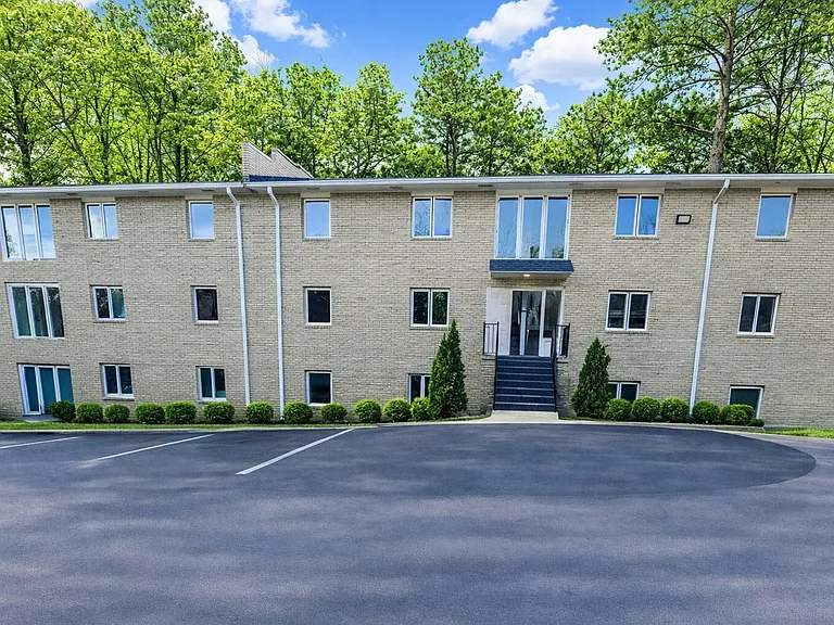 166 Anderson Ave NW #B04 — Photo 1