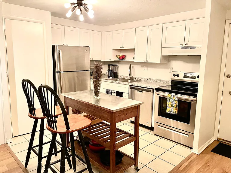 1008 N Corona St #107 — Photo 3