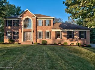 107 Elmwood Dr, Moscow, PA 18444