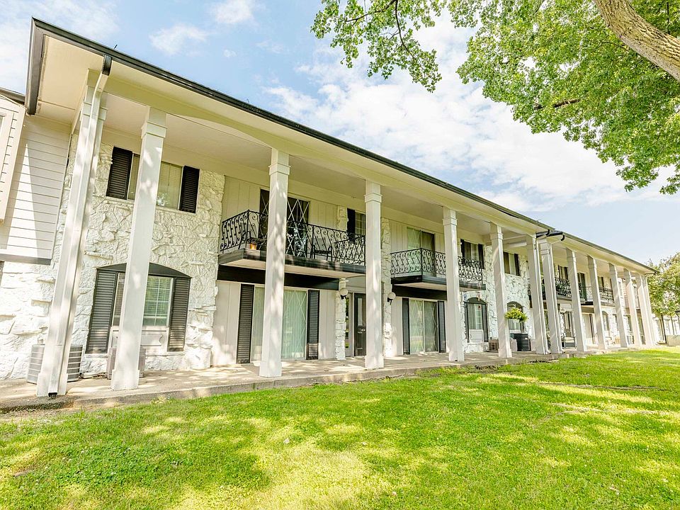 1st image of 3001 E Jefferson Blvd #330