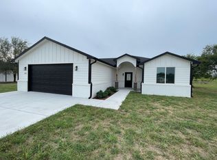 273 S Sycamore Dr, Valley Center, KS 67147