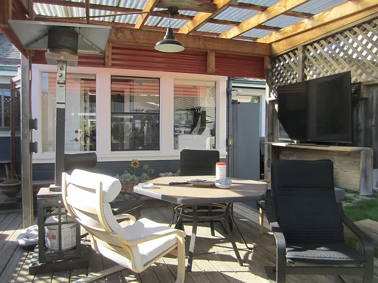 186 E St — Photo 26