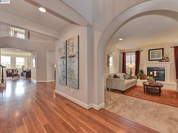 3rd image of 251 Drummond Dr
