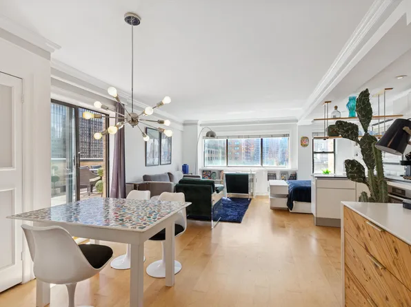 310 West 56th Street image 2 of 8