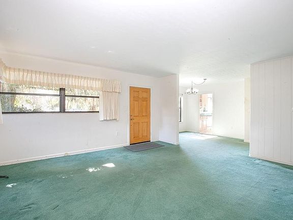 5th image of 307 Stewart Ave