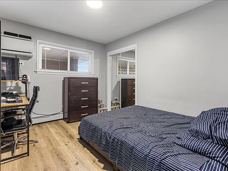 Renovated apartment with pool and parking — Photo 26