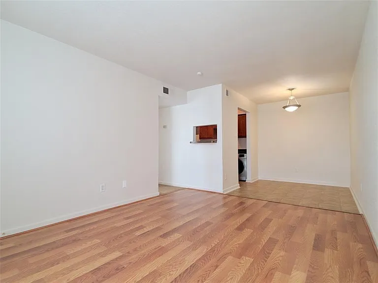 8100 Creekbend Dr #184 — Photo 6
