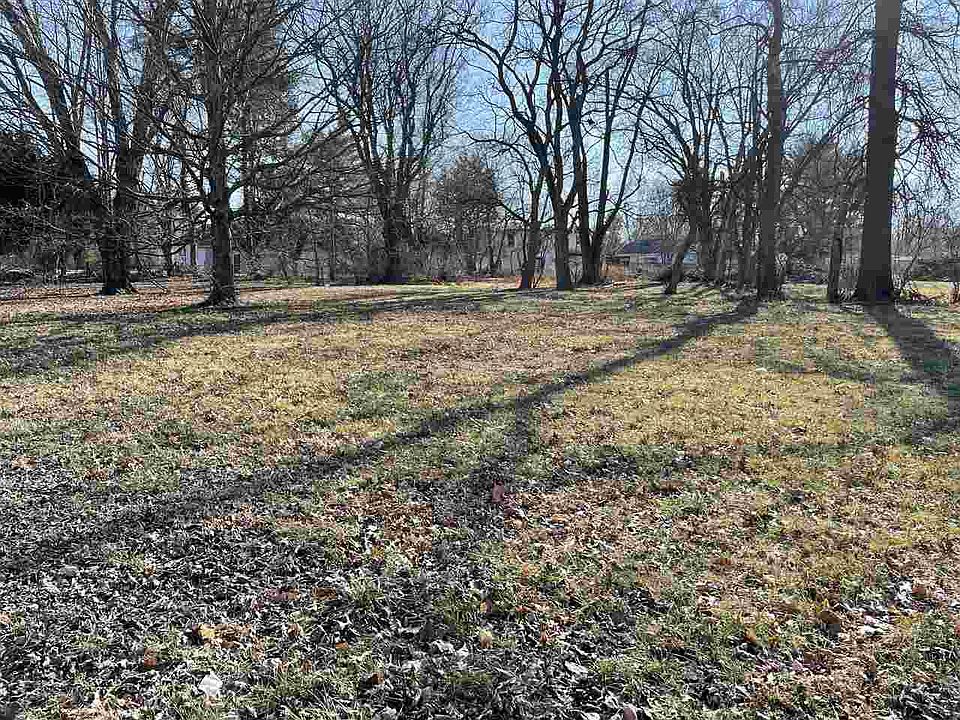 2nd image of 2051 Blaine Ave