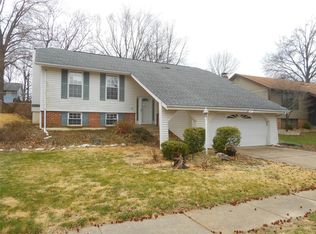 5296 Suntrail Dr, Florissant, MO