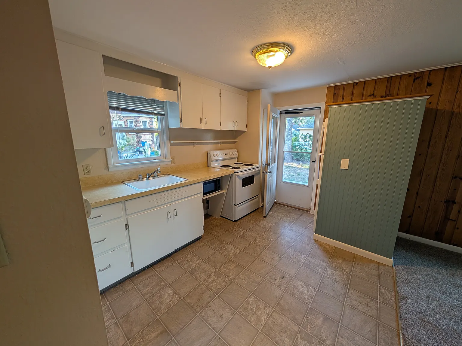 1 bed, 600 sqft, $1,100 — Photo 2