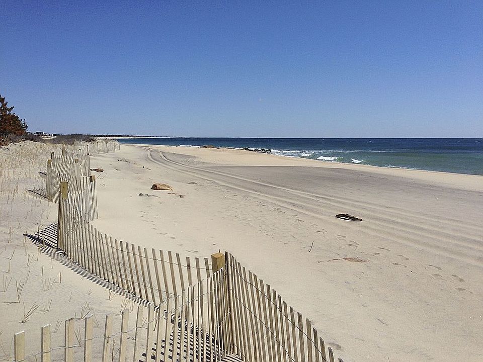 2nd image of 6 W Niantic St