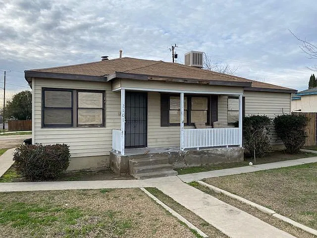 3 bed, 1064 sqft, $1,700 — Photo 2