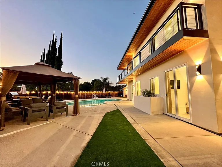 23443 Balmoral Ln — Photo 26