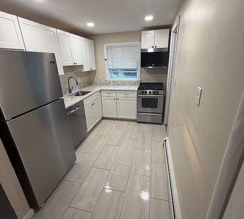 4th image of 2 Berry St APT 3