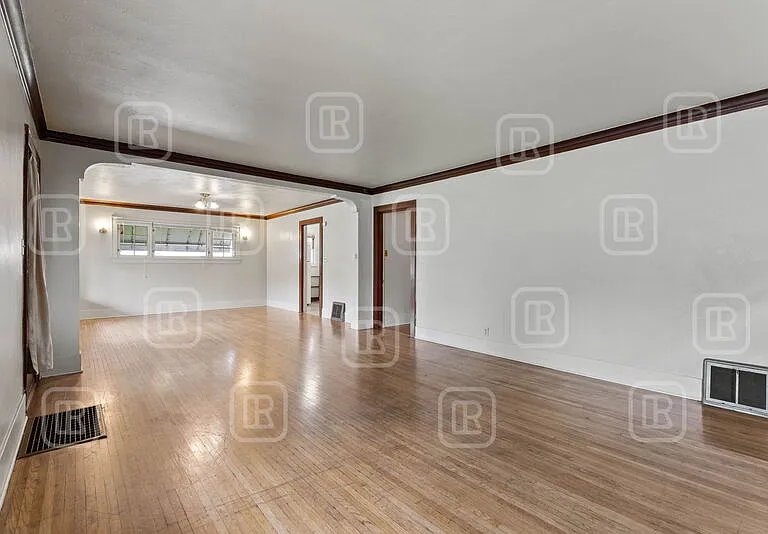808 E Mission Ave — Photo 7
