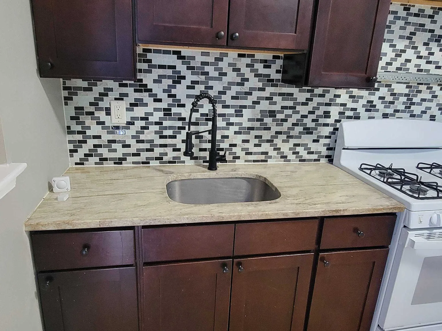 2 bed, 418 sqft, $1,200 — Photo 3