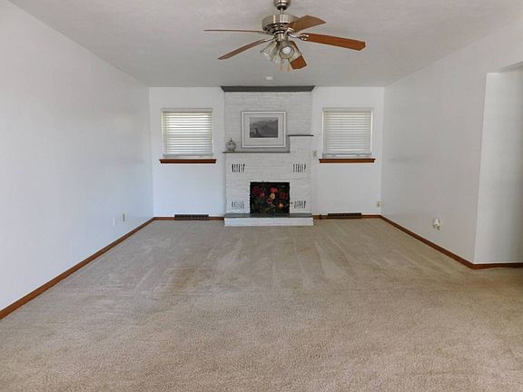 2nd image of 2906 W Maine St