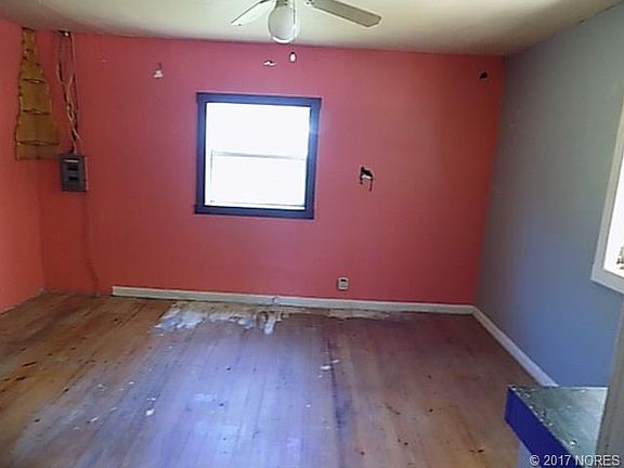 5th image of 615 W 8th St