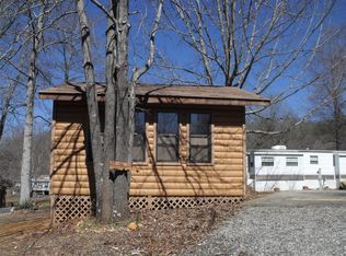 106 Camptown Trl, Cleveland, GA 30528