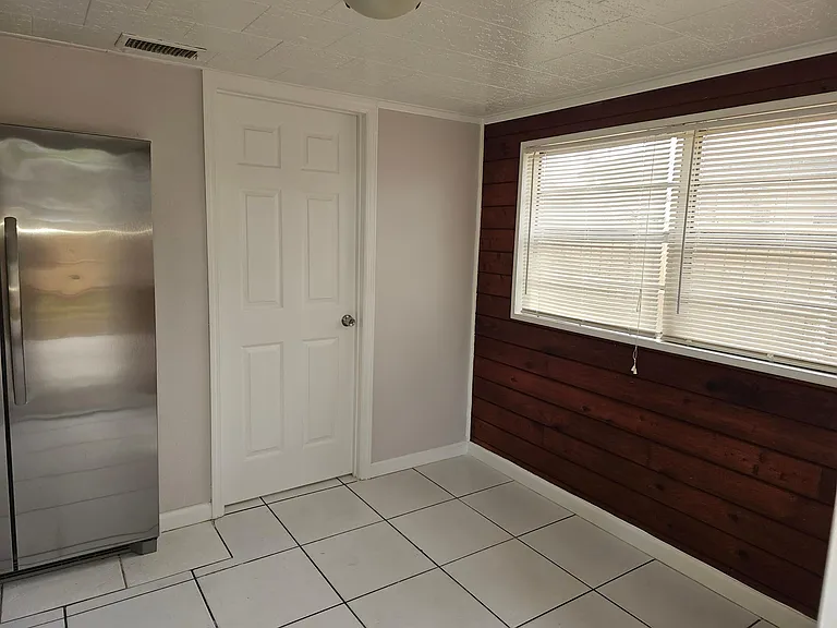 2922 Shore Dr — Photo 23