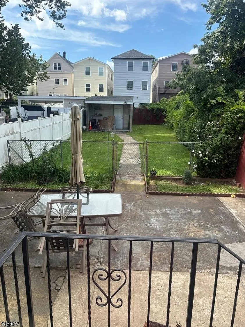 2 bed, 1.0 bath, $2,250 — Photo 3