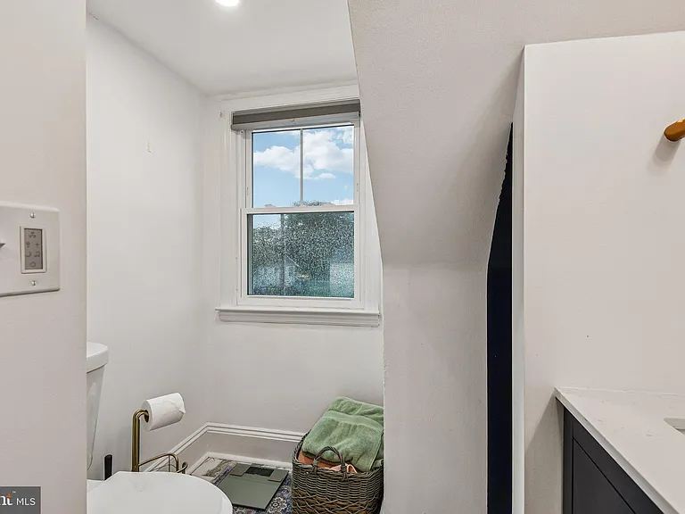 105 Dinsmore Ave — Photo 23