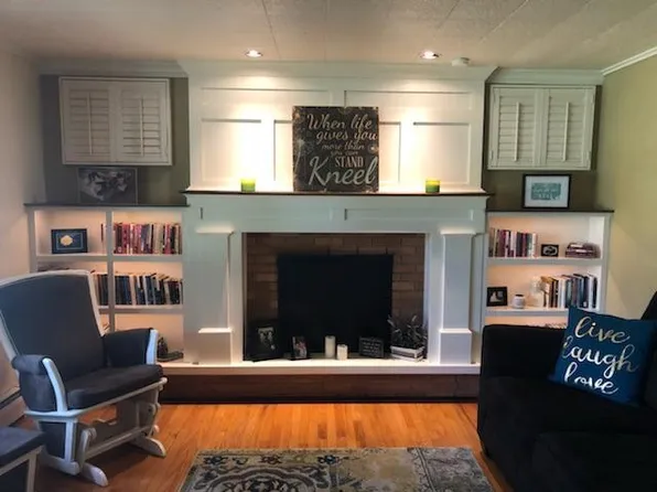 708 Colony Grv, Mahomet, IL 61853