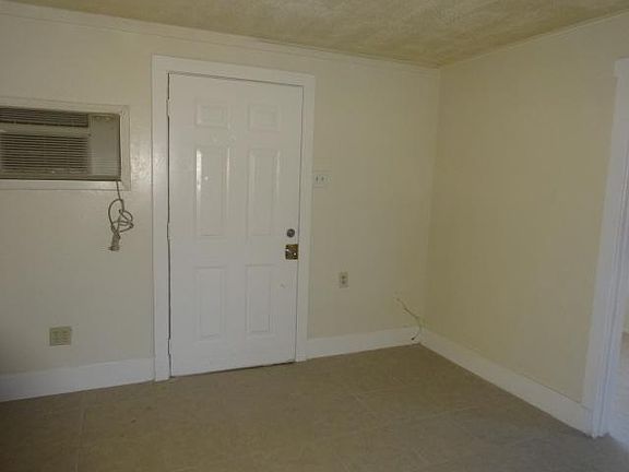 4th image of 141 N Inez St APT 1