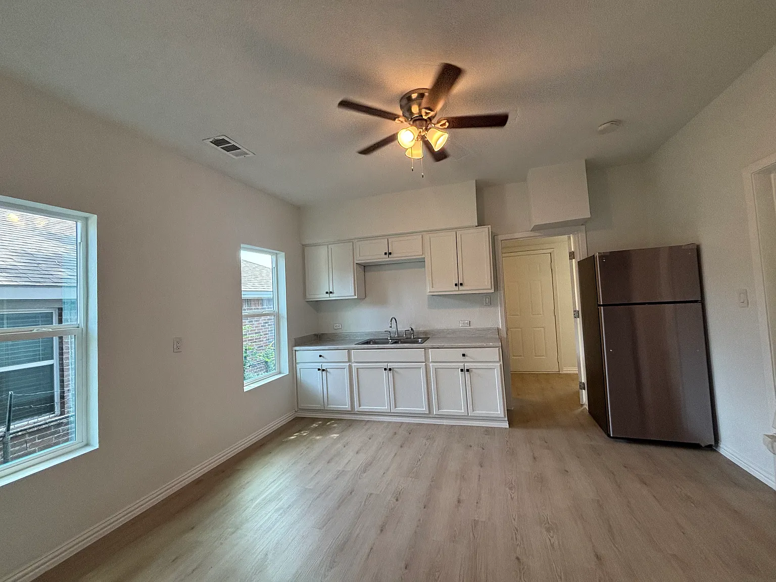2 bed, 832 sqft, $1,900 — Photo 4