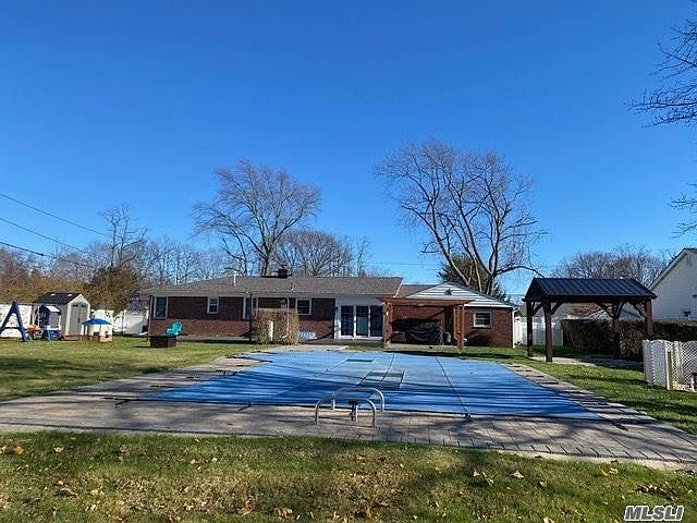 2nd image of 1410 Manor Ln