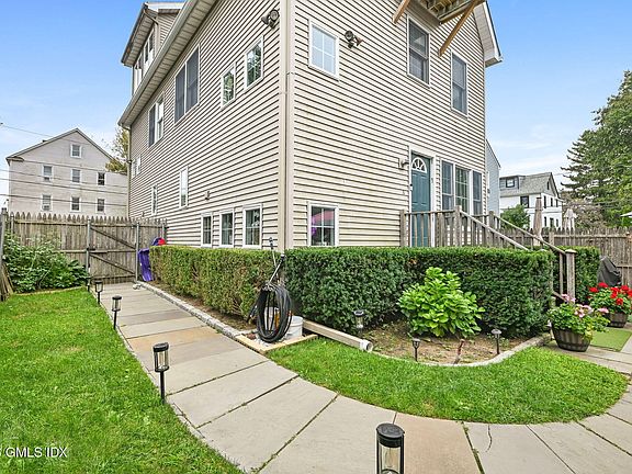 2nd image of 115 Pine St