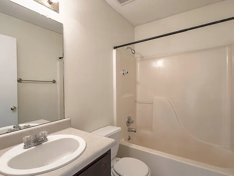 104 Waterford Dr — Photo 13