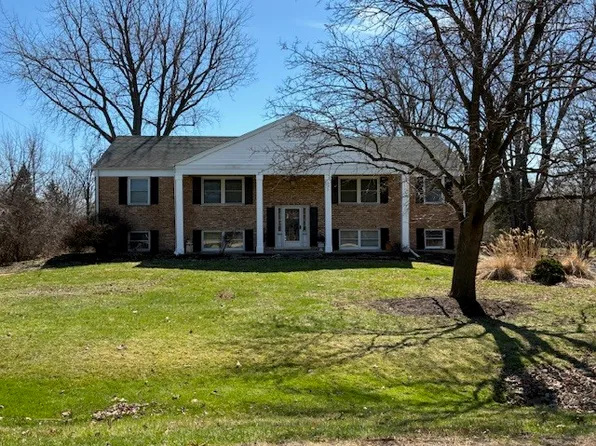 16W567 Hillside Ln, Willowbrook, IL 60527