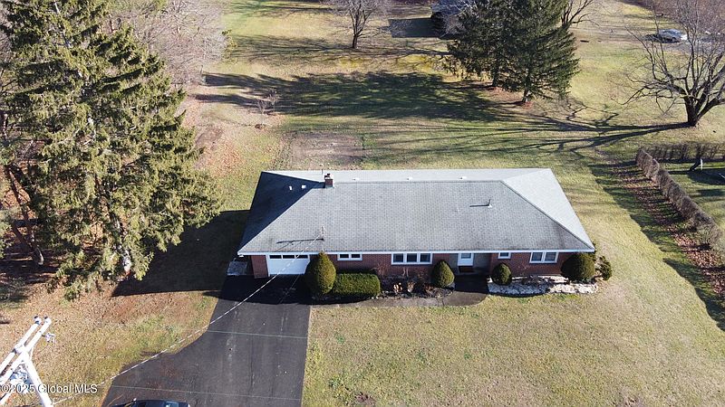 4th image of 450 Moonlawn Road
