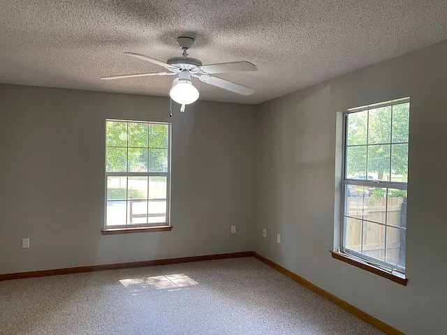 5105 Lake Dr — Photo 17