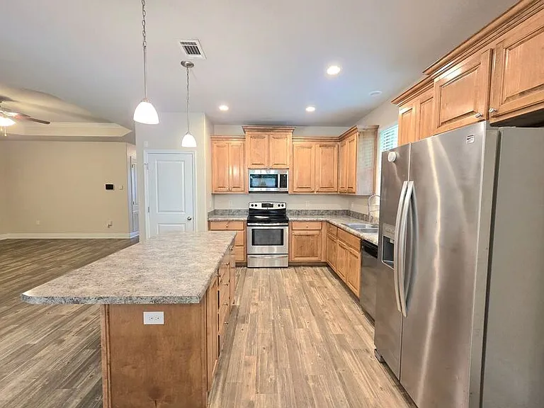 5297 Parkside Dr — Photo 4