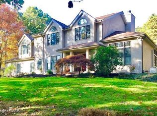 128 Radcliffe Rd, Cresco, PA 18326