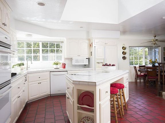 4th image of 109 Chippendale Ct