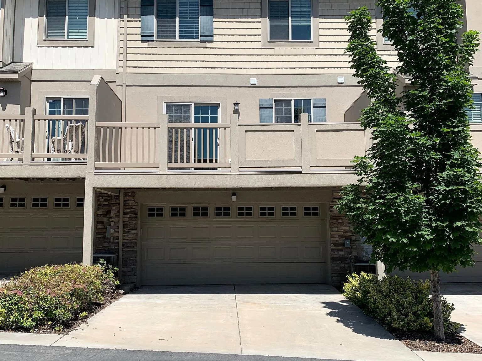 939 Independence Ave — Photo 2