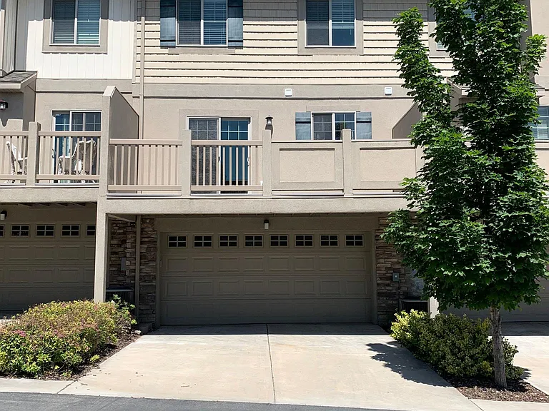 939 Independence Ave — Photo 2