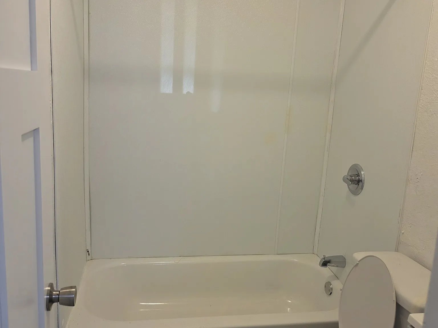1 bed, 1.0 bath, 1012 sqft, $900 — Photo 2